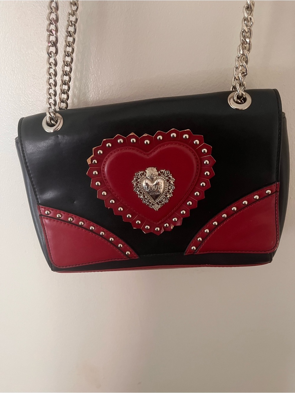 Love Moschino Black and Red Heart-Embellished Chain Shoulder Bag